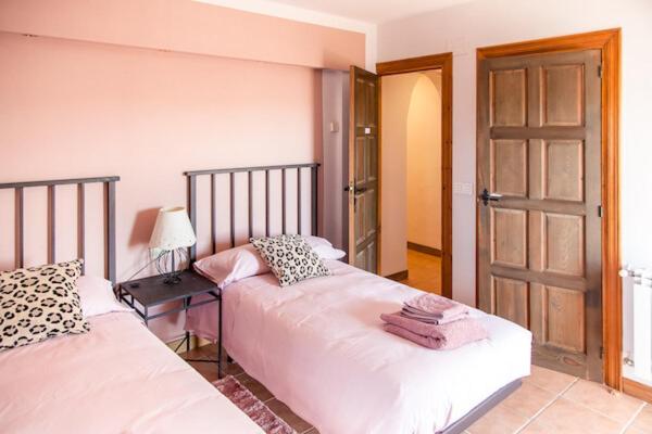 Casa Rural, Con Jacuzzi, Chimenea, Bbq, Bar Y Mucho Mas Almazan